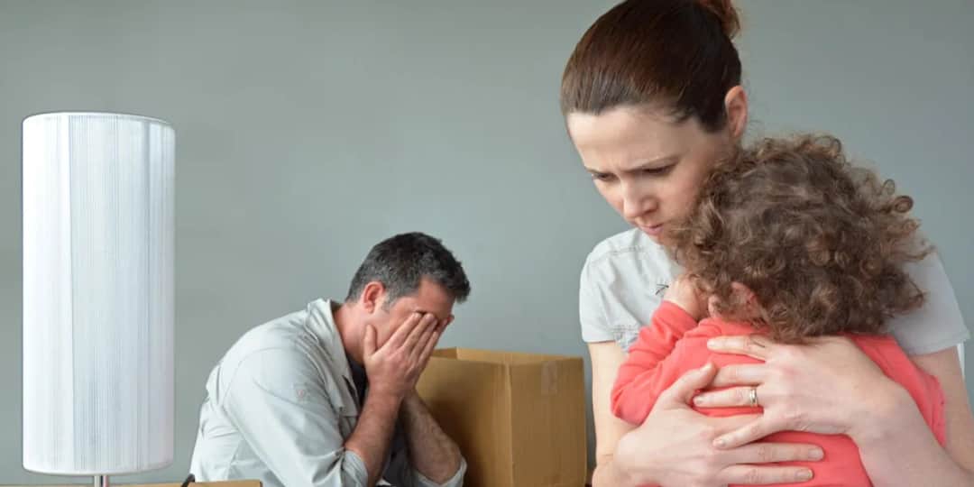 Czy można wyrzucić matkę z dzieckiem z wynajmowanego mieszkania? Sprawdź prawa!