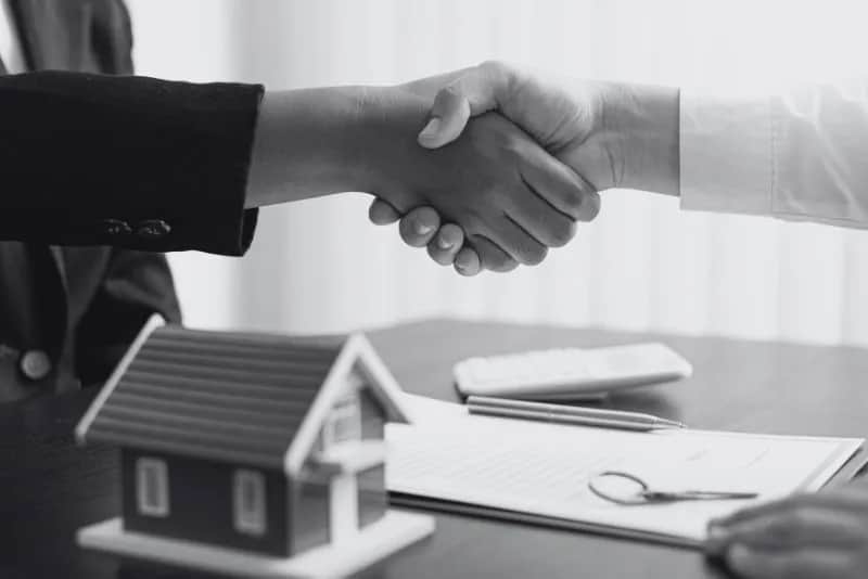 Ile bierze notariusz za kupno mieszkania? Zaskakujące koszty do poznania