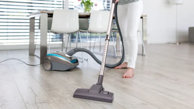 Jaki odkurzacz do mieszkania w bloku? Ciche i kompaktowe modele, które pokochasz