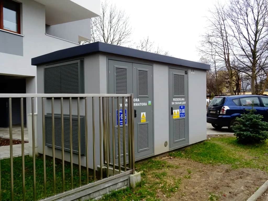 Stacja transformatorowa: budynek czy budowla? Kluczowe różnice i konsekwencje